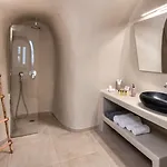 Hill ثيرا