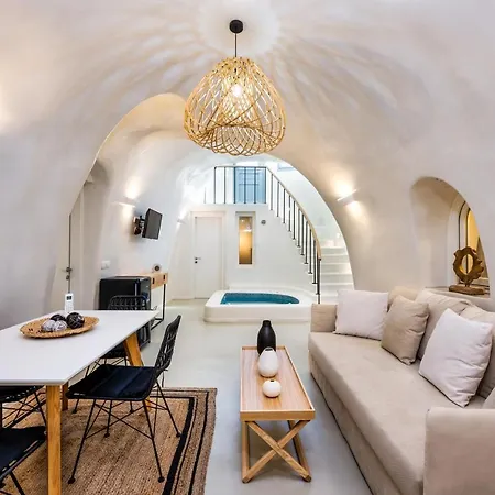Hill Aparthotel 4*