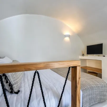 Aparthotel Hill Fira (Santorini)
