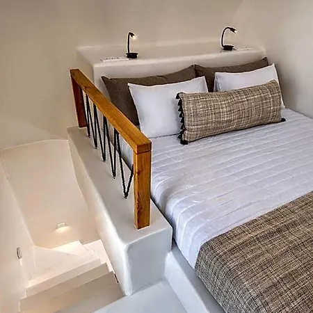 Hill Aparthotel 4*