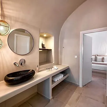 Hill Aparthotel 4*