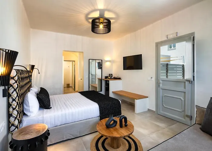 Aparthotel Hill Firá